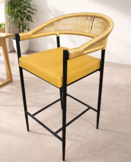 Bar stool with rattan backresat